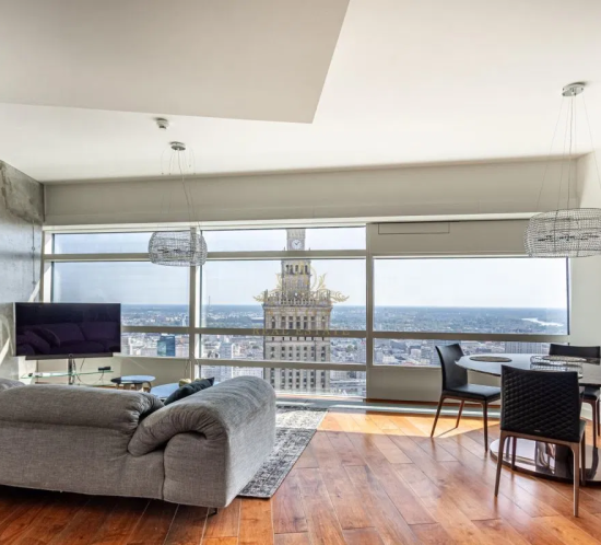 Exquisite apartment on 40th floor on Złota 44