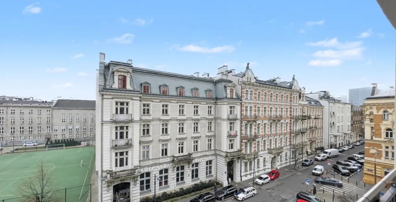 Kawalerka  Foksal  Śródmieście  Winda  Internet w cenie  BALKON