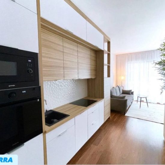 Kawalerka 31m2 Pierwsza Dzielnica w cenie garaż, kom.lok, internet