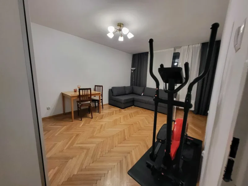 Wynajmę 3-pokojowe mieszkanie z dobrą komunikacją, na skraju parku